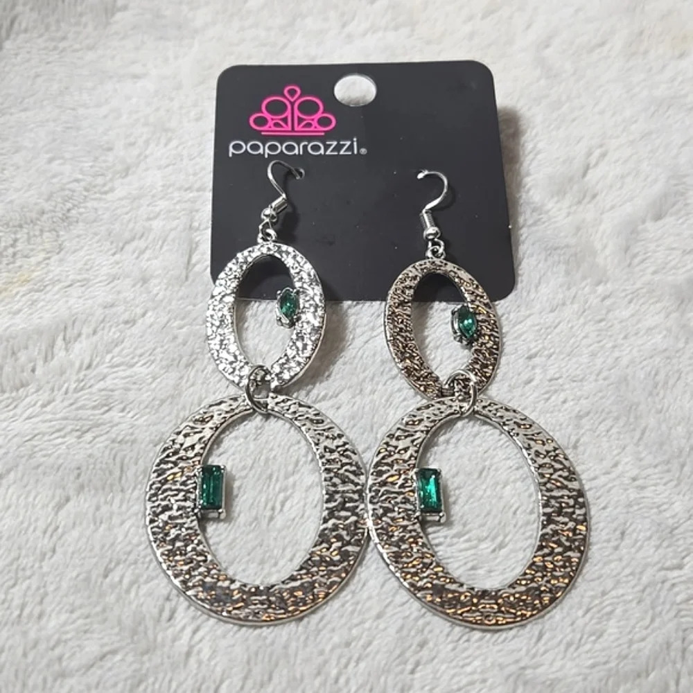 #409 NWT Paparazzi fashion earring